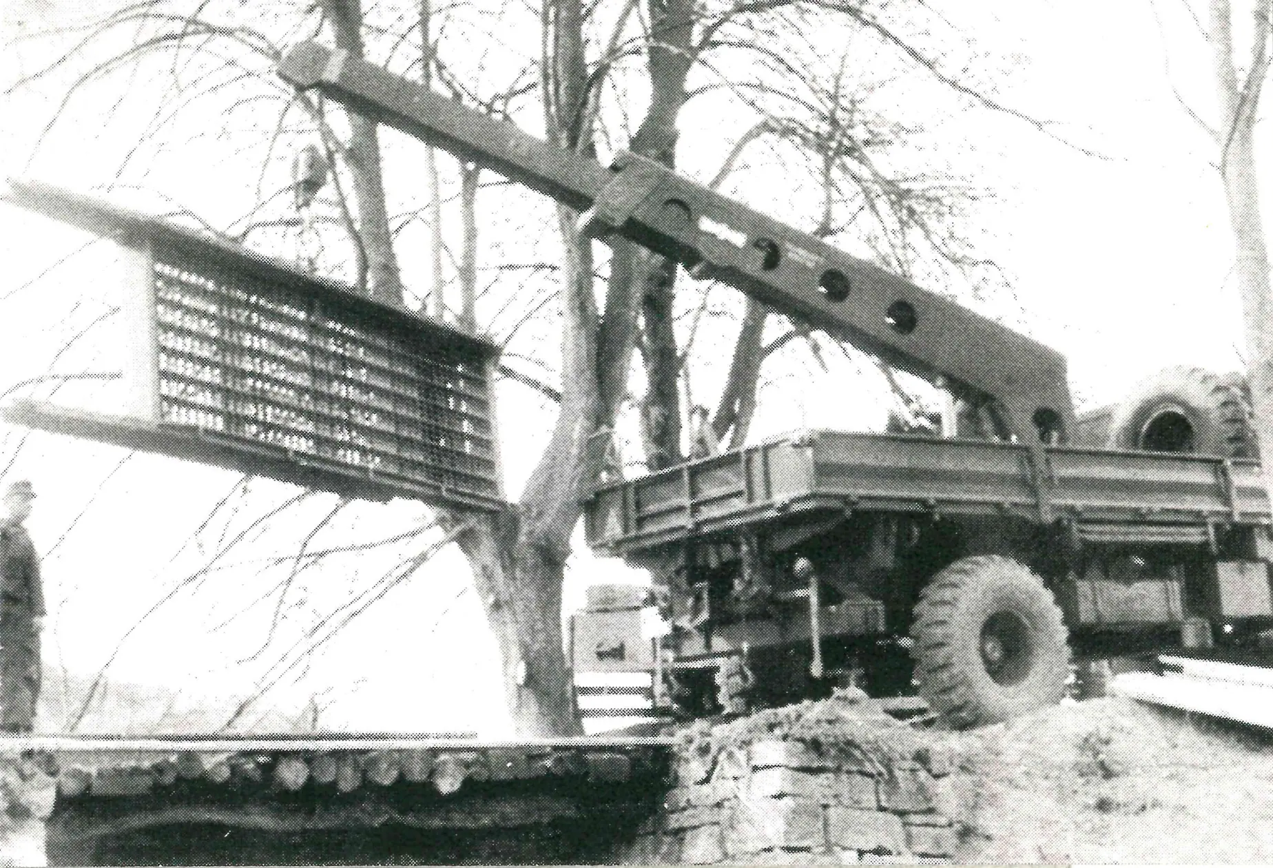 1960: an army lorry with a crane lifts a bridge section over the Riesbach