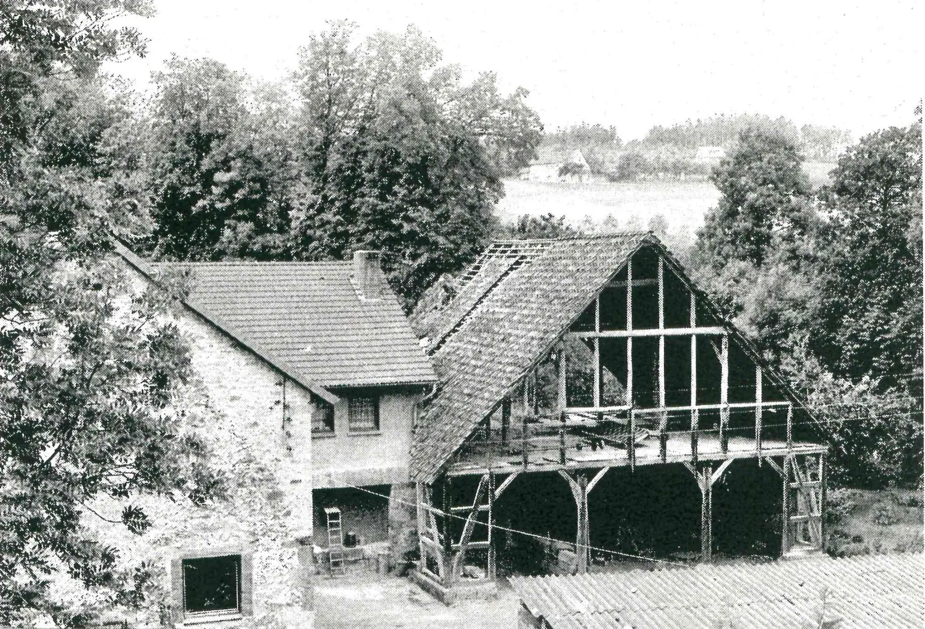 The mill yard when Veit Richter bought it: mill house and dilapidated timber-framed barn