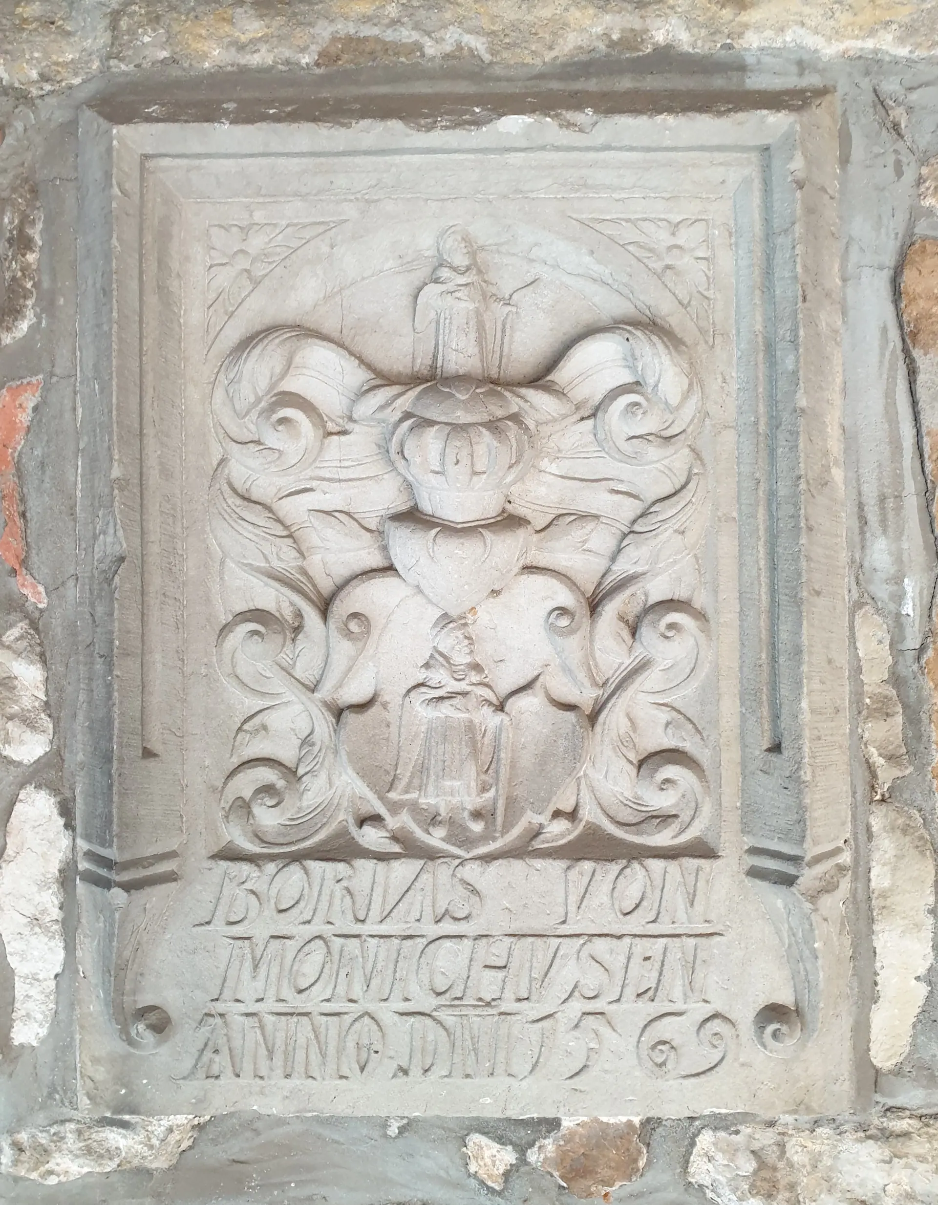 Coat-of-arms stone of the von Münchhausen family, inscribed “Borias von Monichusen Anno Dni 1569”